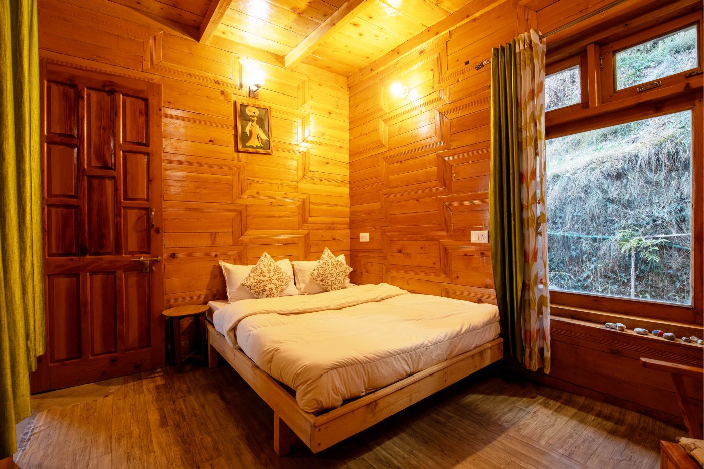 images/room/executive-family-suite-with-balcony1.jpg