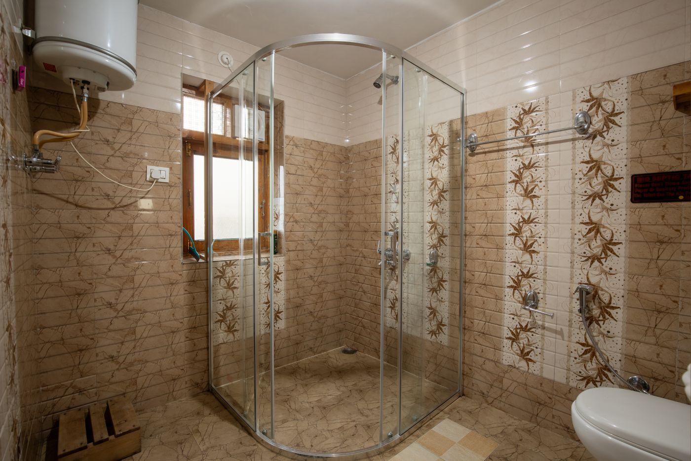 images/room/executive-family-suite-with-balcony7.jpg