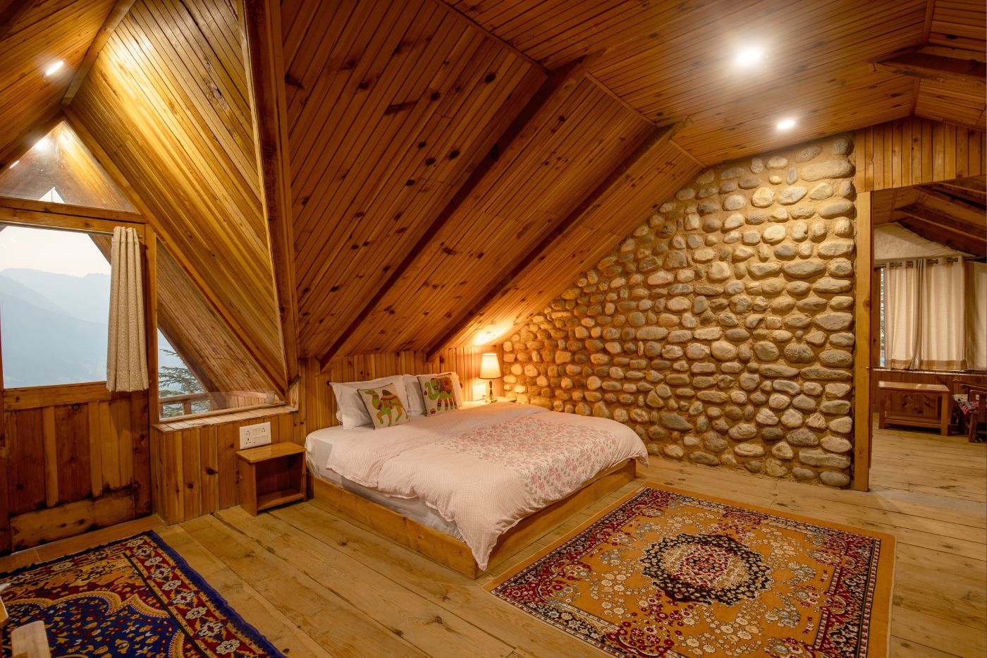 images/room/family-suite-with-balcony2.jpg