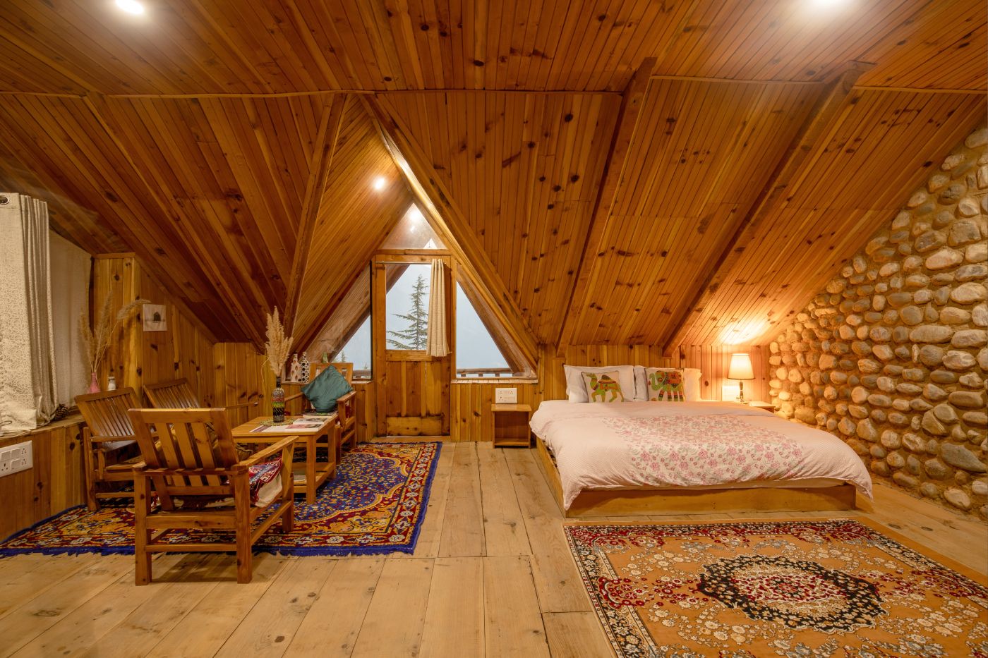 images/room/family-suite-with-balcony3.jpg