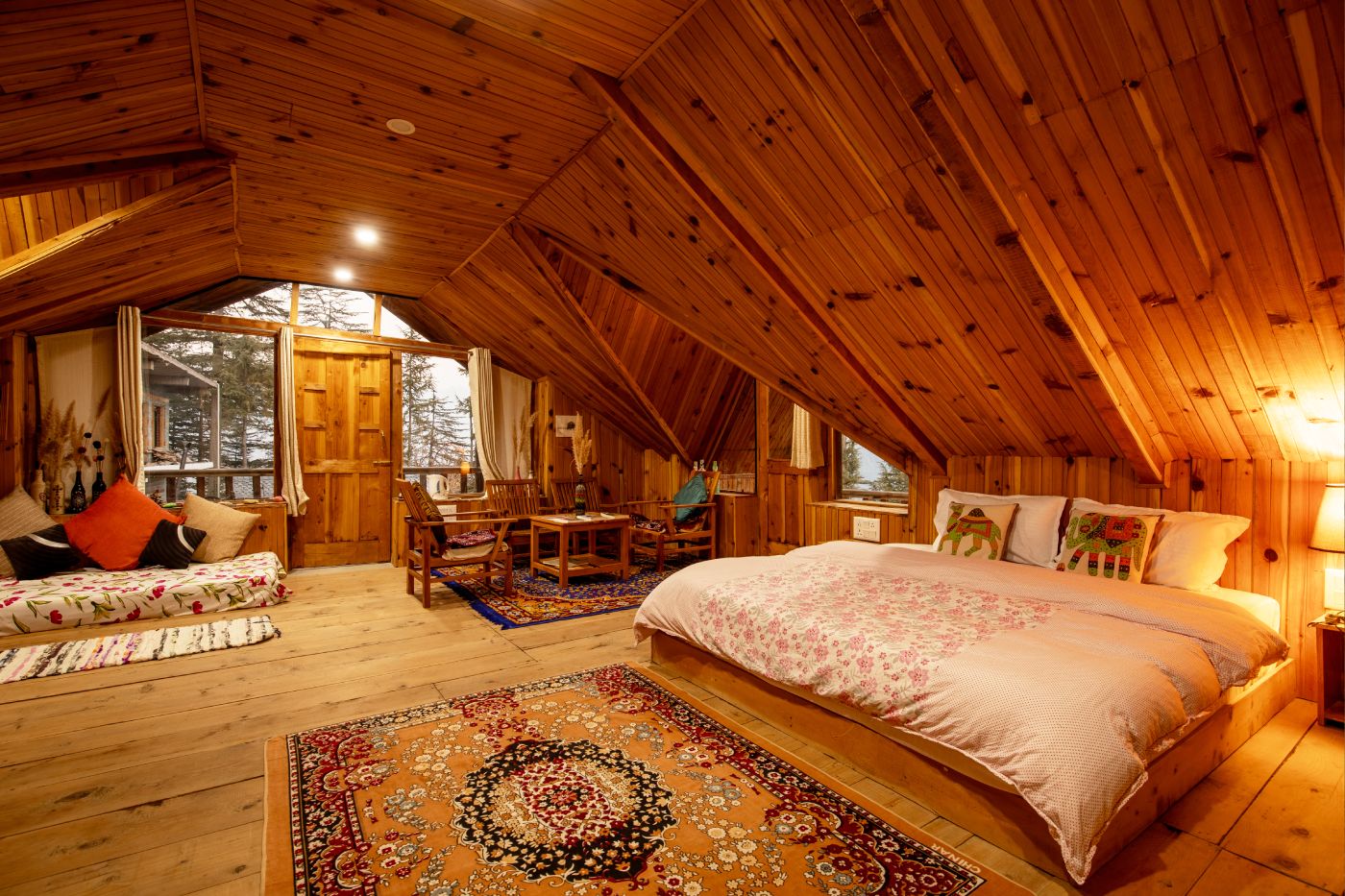 images/room/family-suite-with-balcony4.jpg