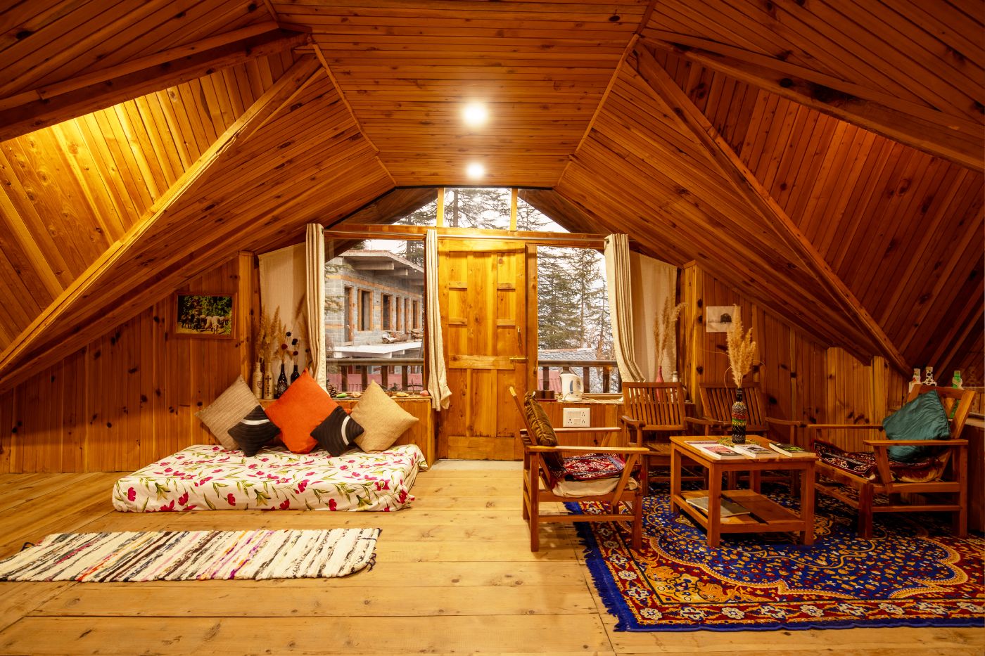 images/room/family-suite-with-balcony5.jpg