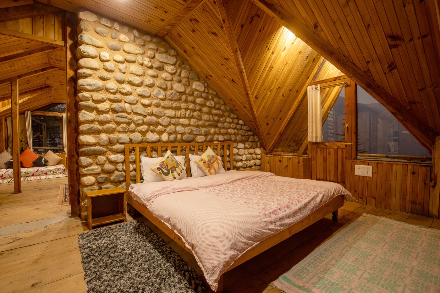 images/room/family-suite-with-balcony8.jpg