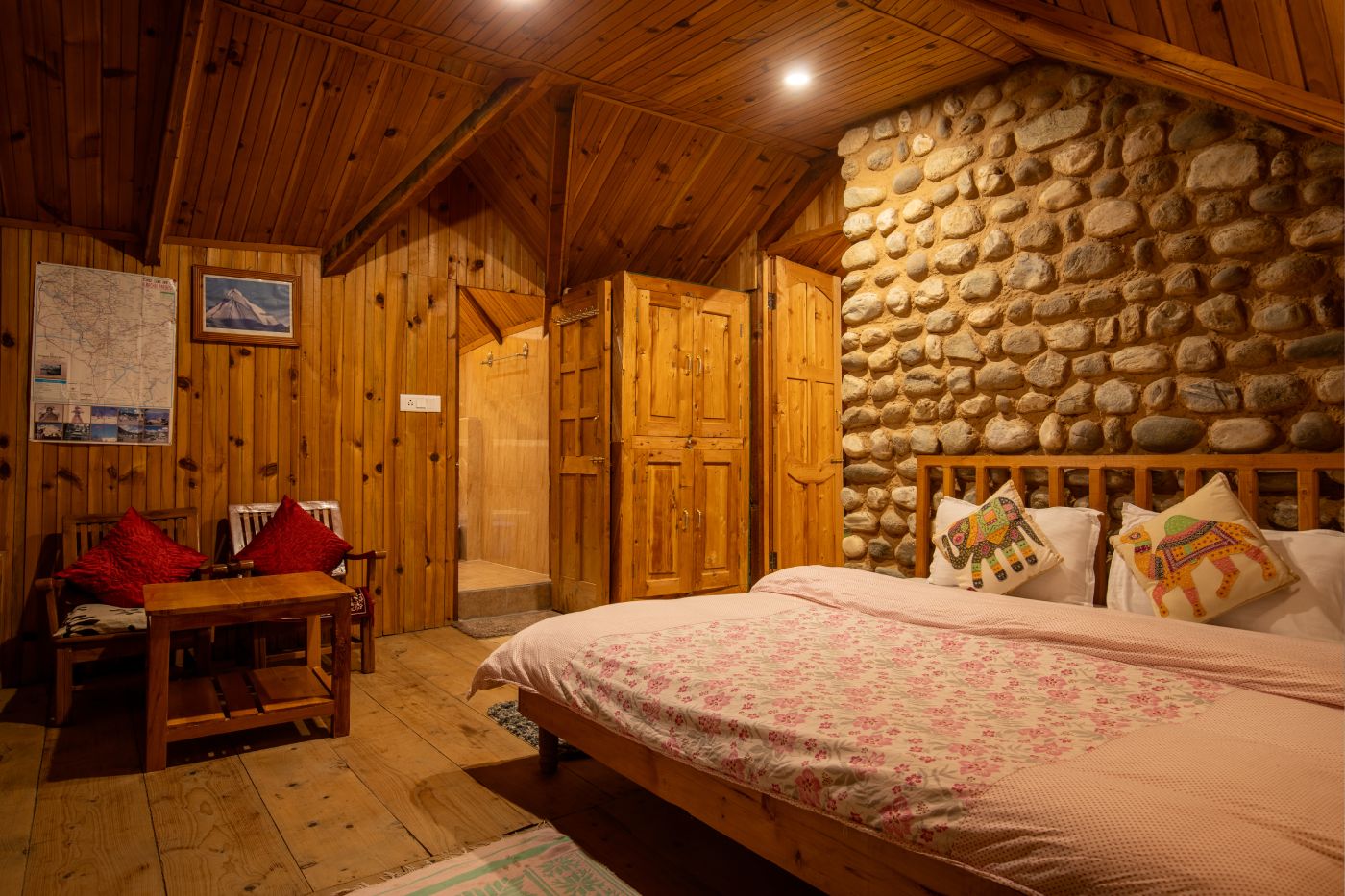images/room/family-suite-with-balcony9.jpg